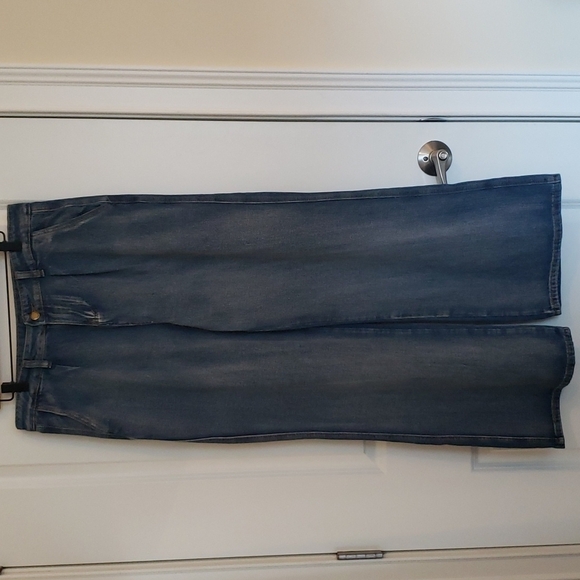 Women's Wide Leg Medium Wash Denim Jeans - Size 14** - Picture 1 of 9